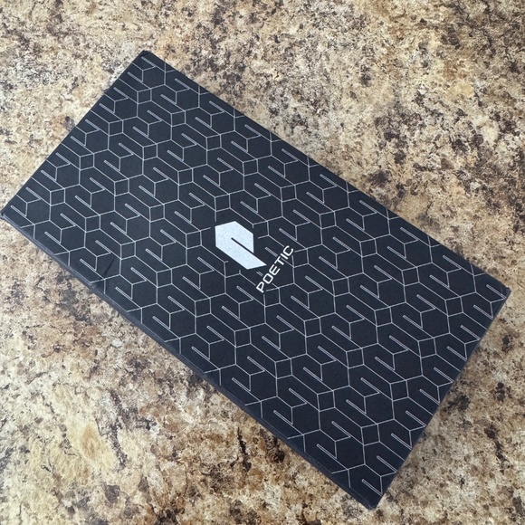 New in Box APPLE IPHONE 15 PRO MAX CASE WITH MAGSAFE - Picture 8 of 8